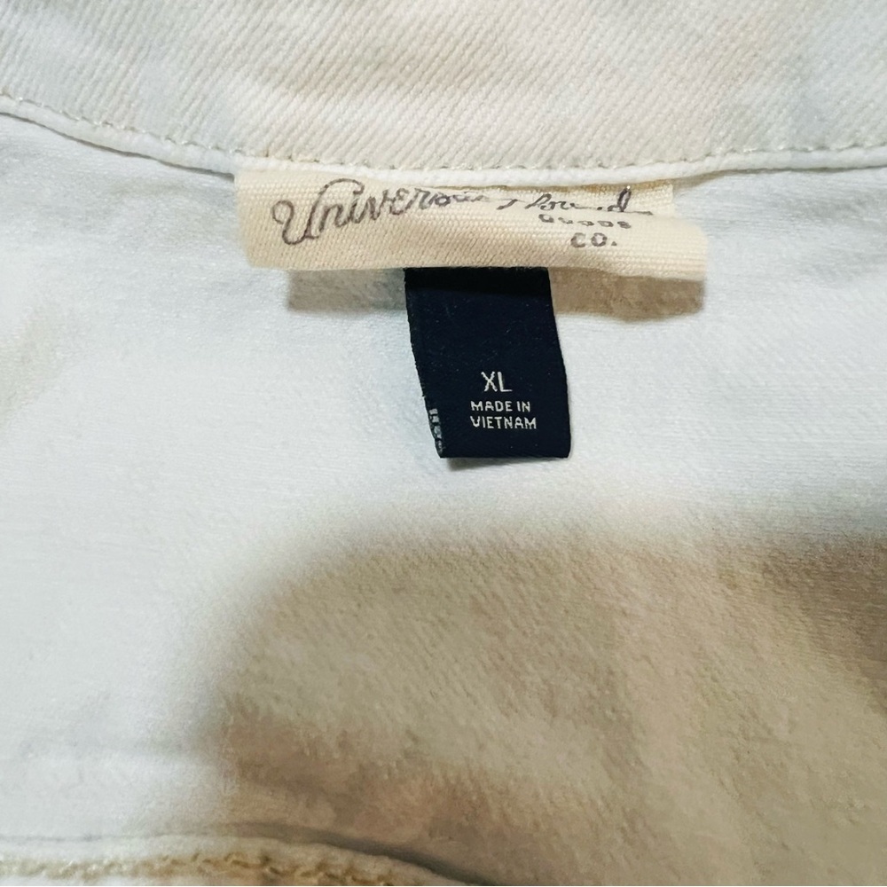 Universal Thread Women’s Distressed Ripped Denim White Vest Size XL Buttons - Picture 11 of 11